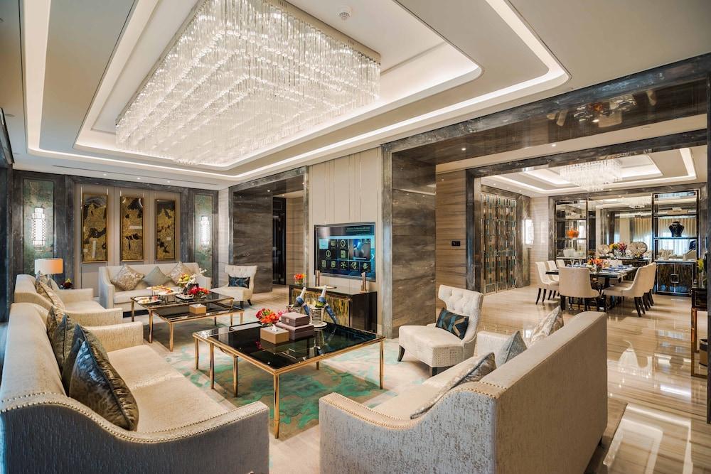 Narcissus Al Hamra Hotel Jeddah Exterior photo The interior of a suite at the Ritz-Carlton, DIFC