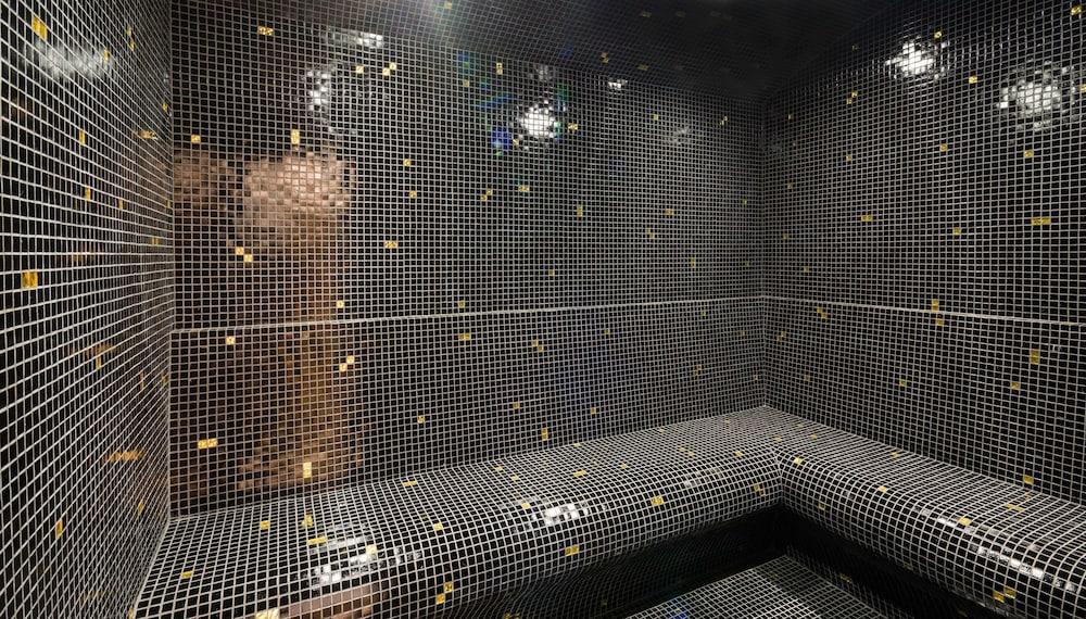 Narcissus Al Hamra Hotel Jeddah Exterior photo A steam room