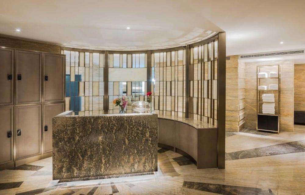 Narcissus Al Hamra Hotel Jeddah Exterior photo The Concierge Desk at the Mandarin Oriental, London