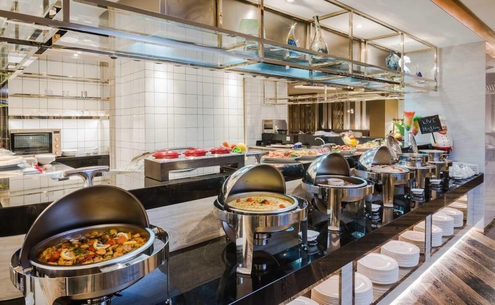 Narcissus Al Hamra Hotel Jeddah Exterior photo A buffet at a hotel