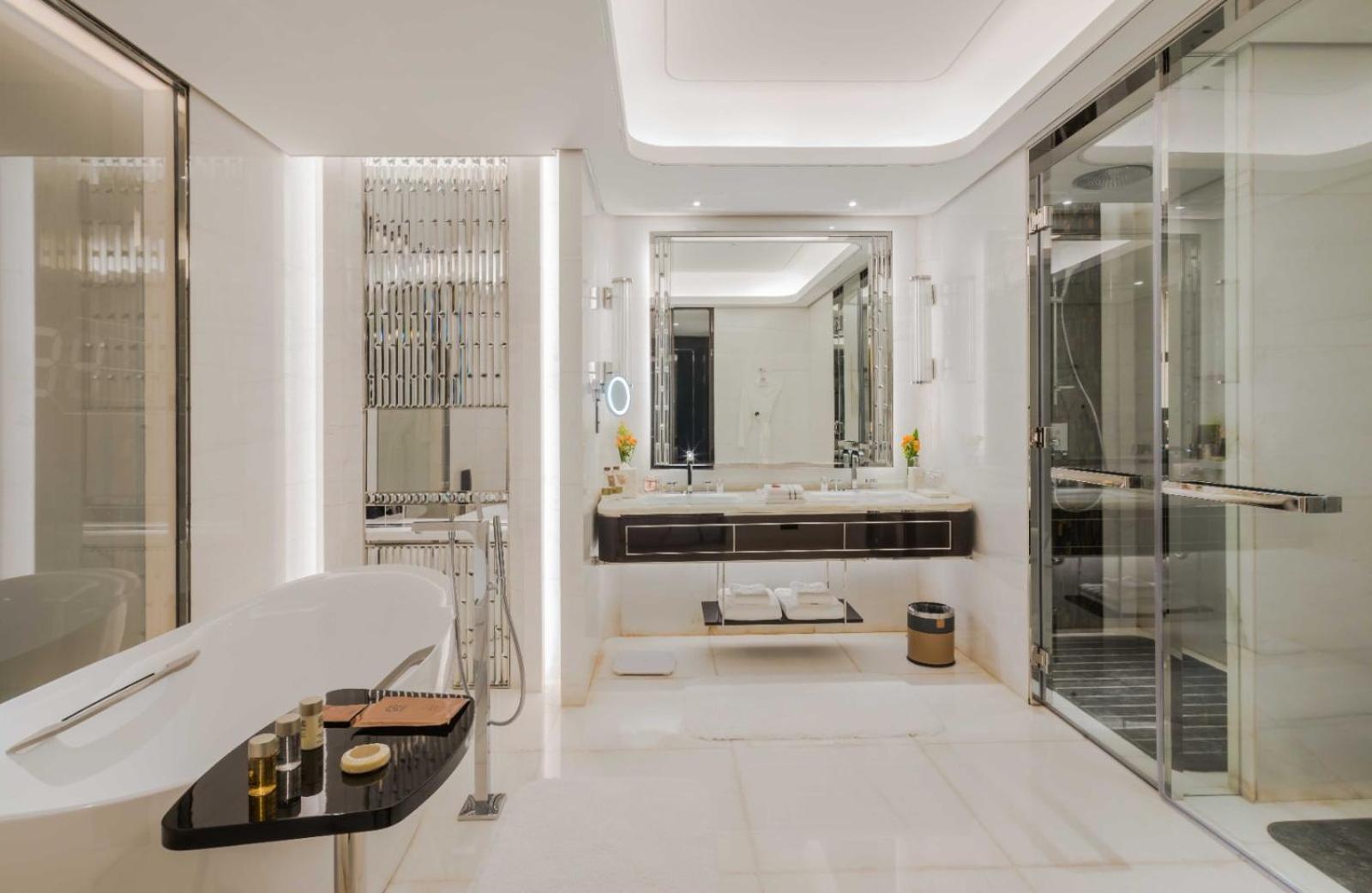 Narcissus Al Hamra Hotel Jeddah Exterior photo Bathroom