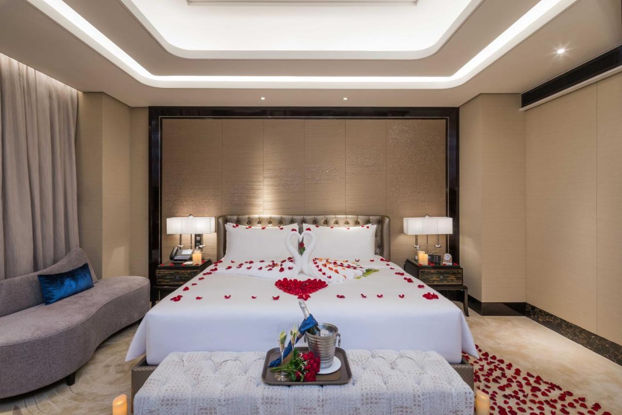 Narcissus Al Hamra Hotel Jeddah Exterior photo A bedroom at the hotel