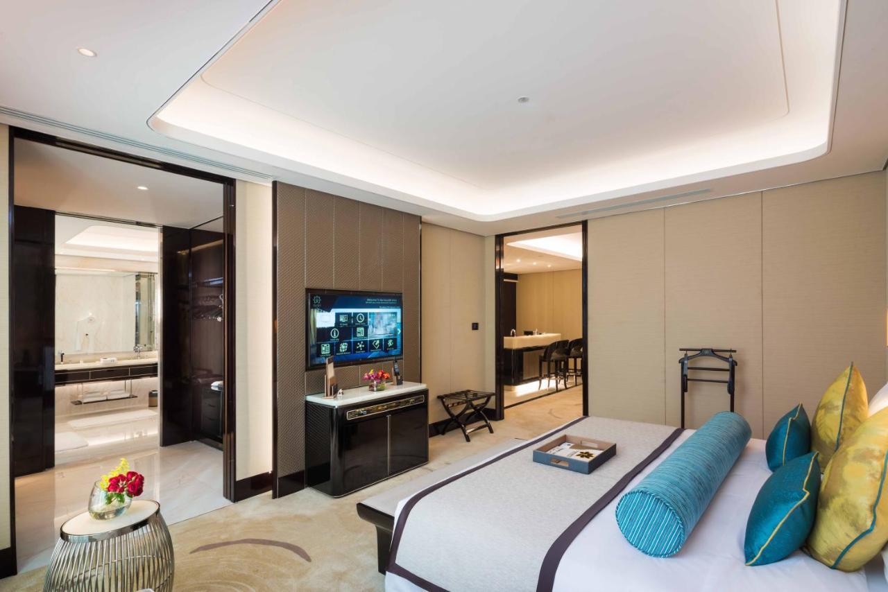 Narcissus Al Hamra Hotel Jeddah Exterior photo A bedroom at the hotel